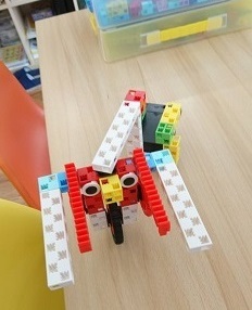 小学生のロボットプログラミング教室